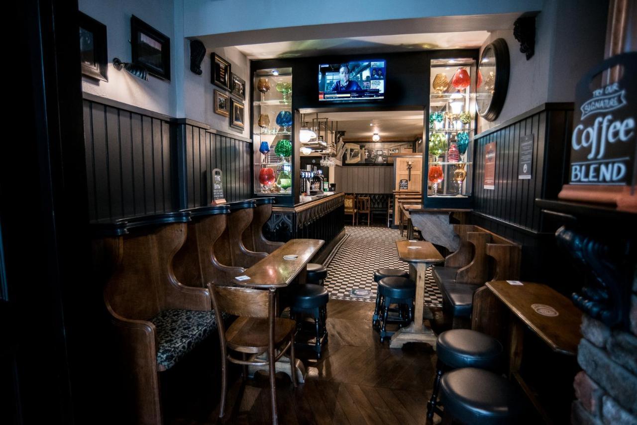 Lower Turks Head Manchester Bagian luar foto