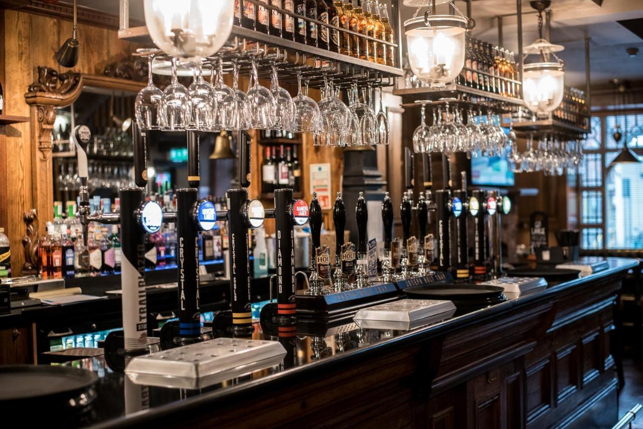 Lower Turks Head Manchester Bagian luar foto