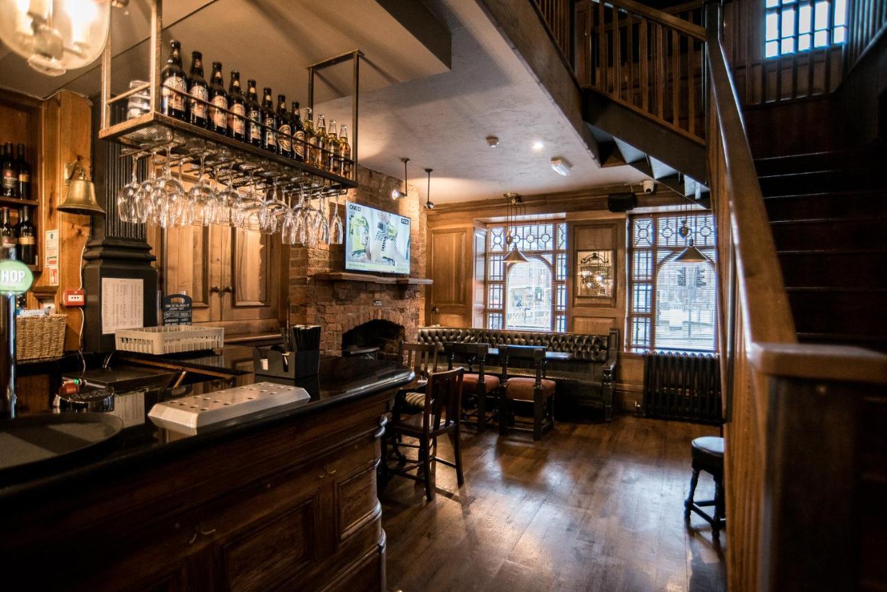 Lower Turks Head Manchester Bagian luar foto