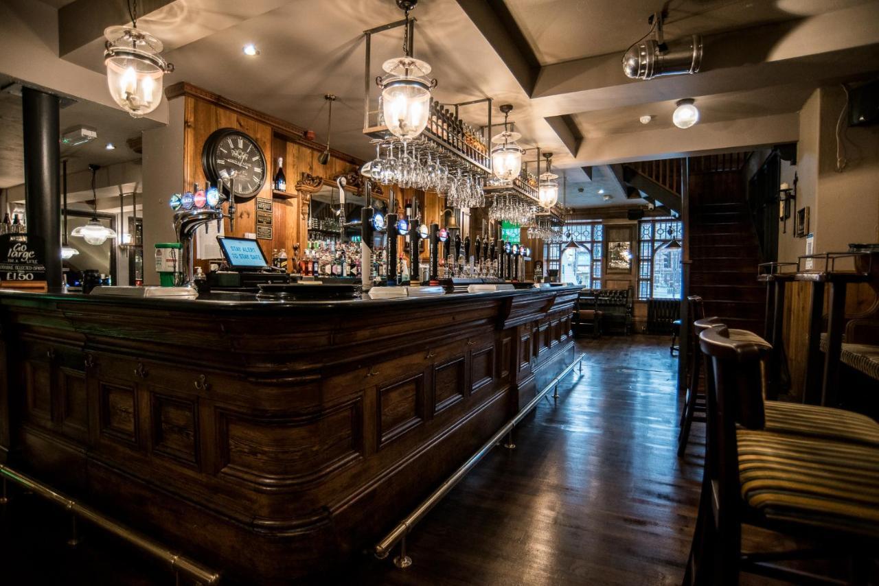 Lower Turks Head Manchester Bagian luar foto