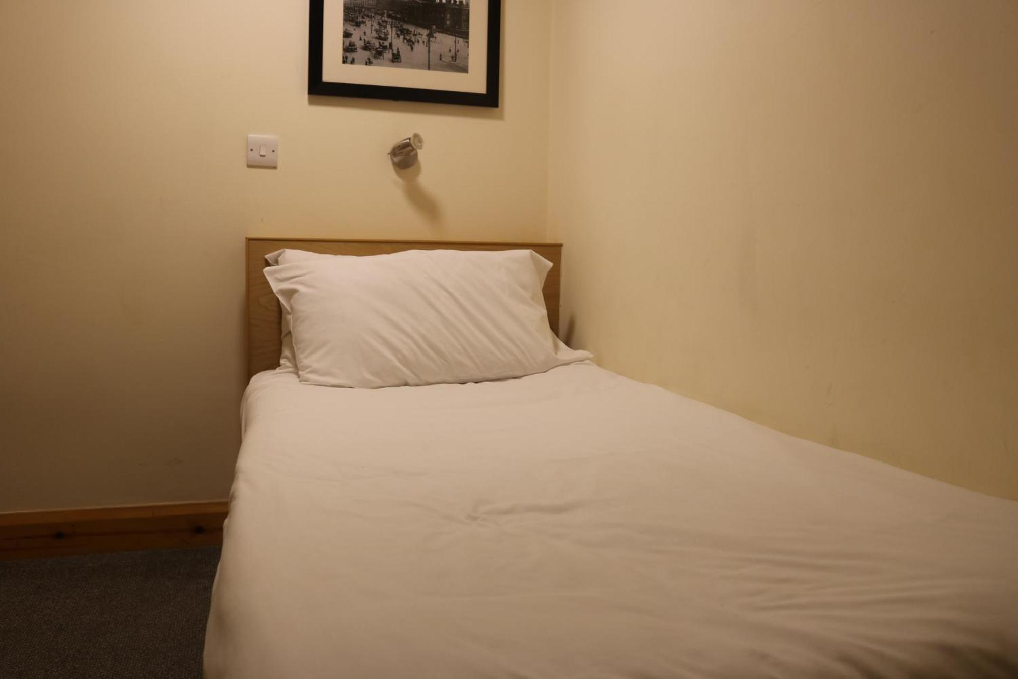 Lower Turks Head Manchester Bagian luar foto