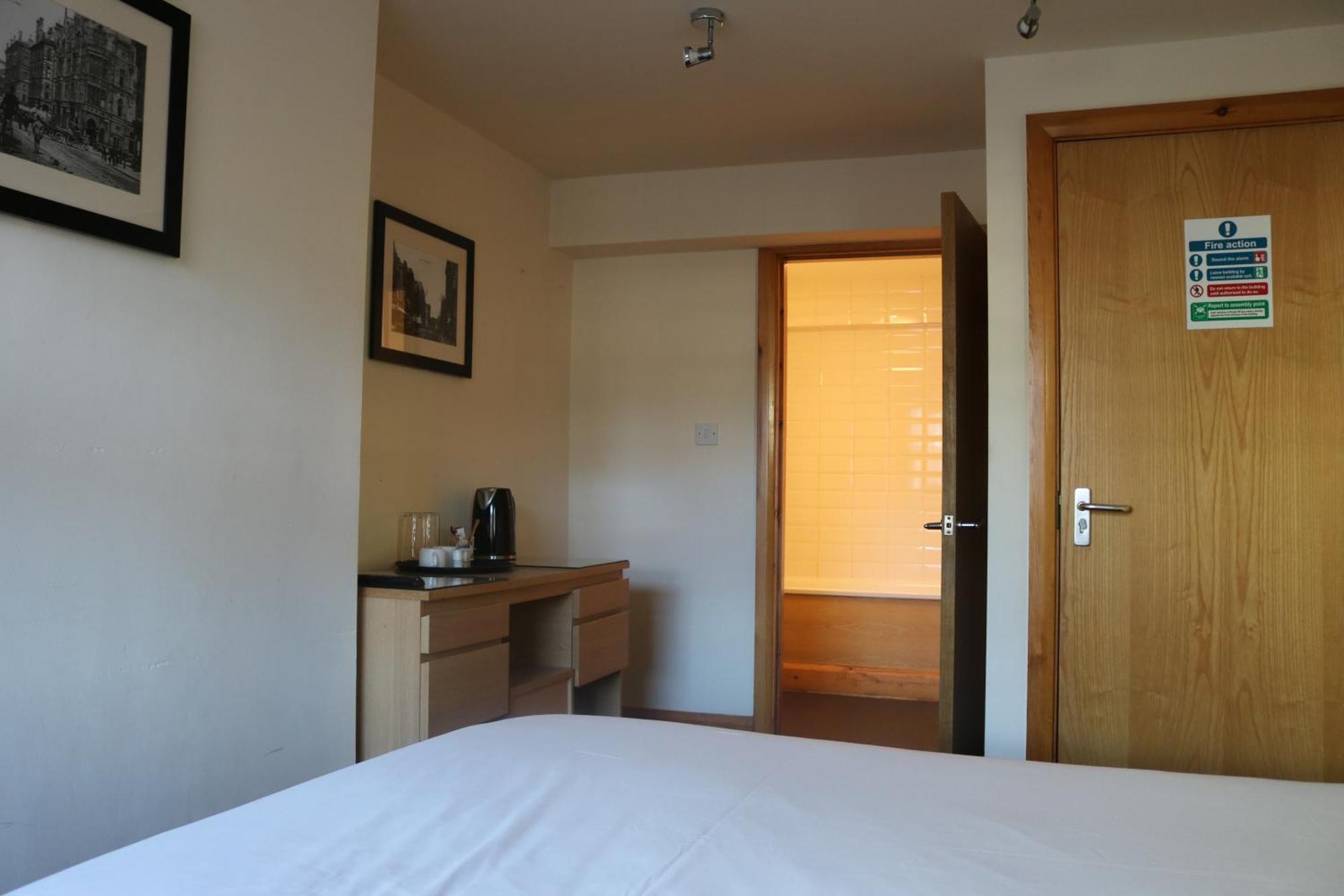 Lower Turks Head Manchester Bagian luar foto