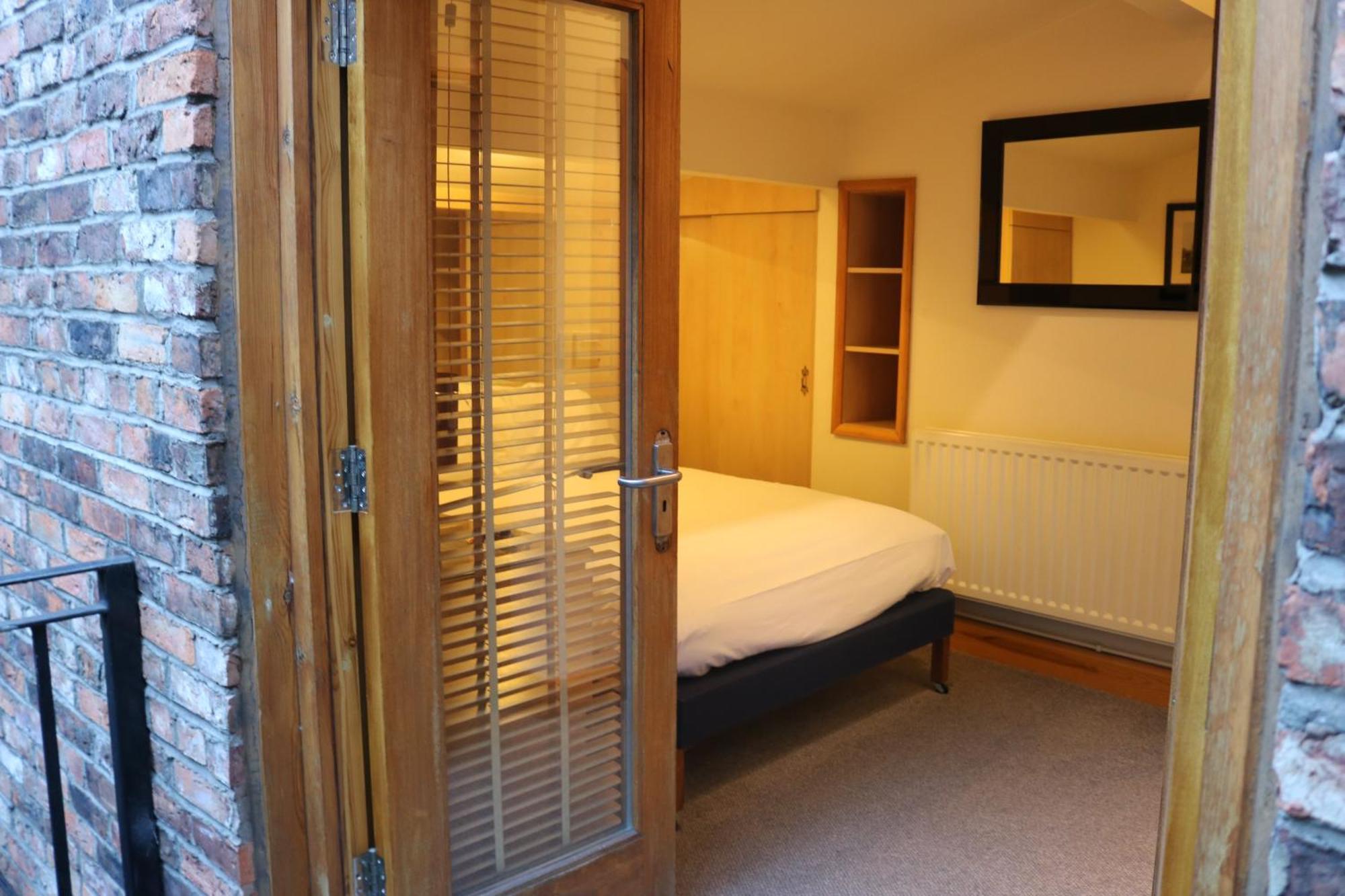Lower Turks Head Manchester Bagian luar foto