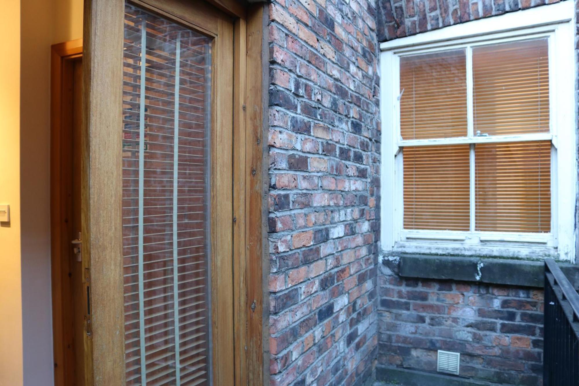 Lower Turks Head Manchester Bagian luar foto