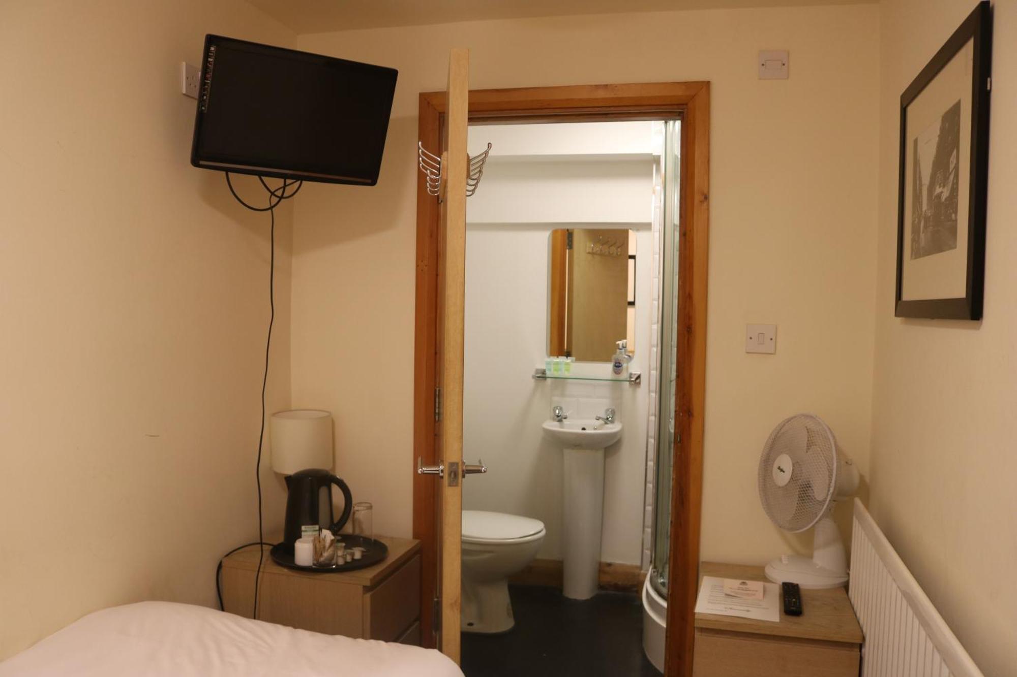 Lower Turks Head Manchester Bagian luar foto