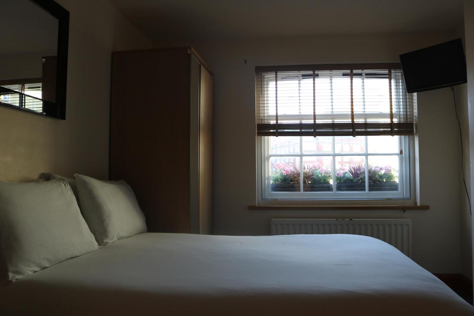 Lower Turks Head Manchester Bagian luar foto